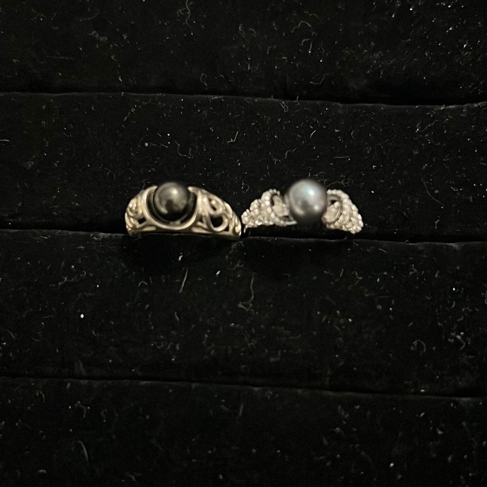 2 Beautiful Vantel Pearl Rings